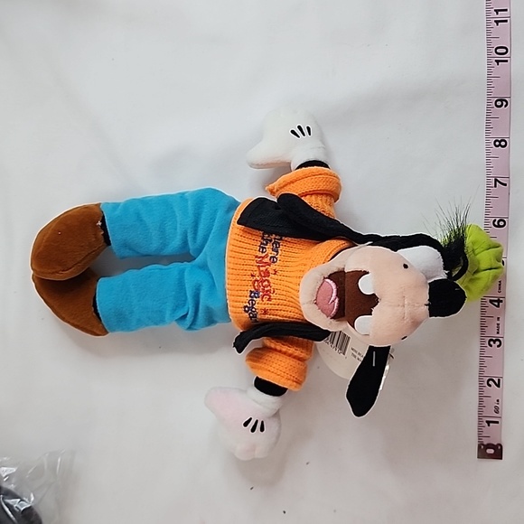 Vintage NWT Disney Where the Magic Begins Goofy Plush Beanie - Picture 10 of 10